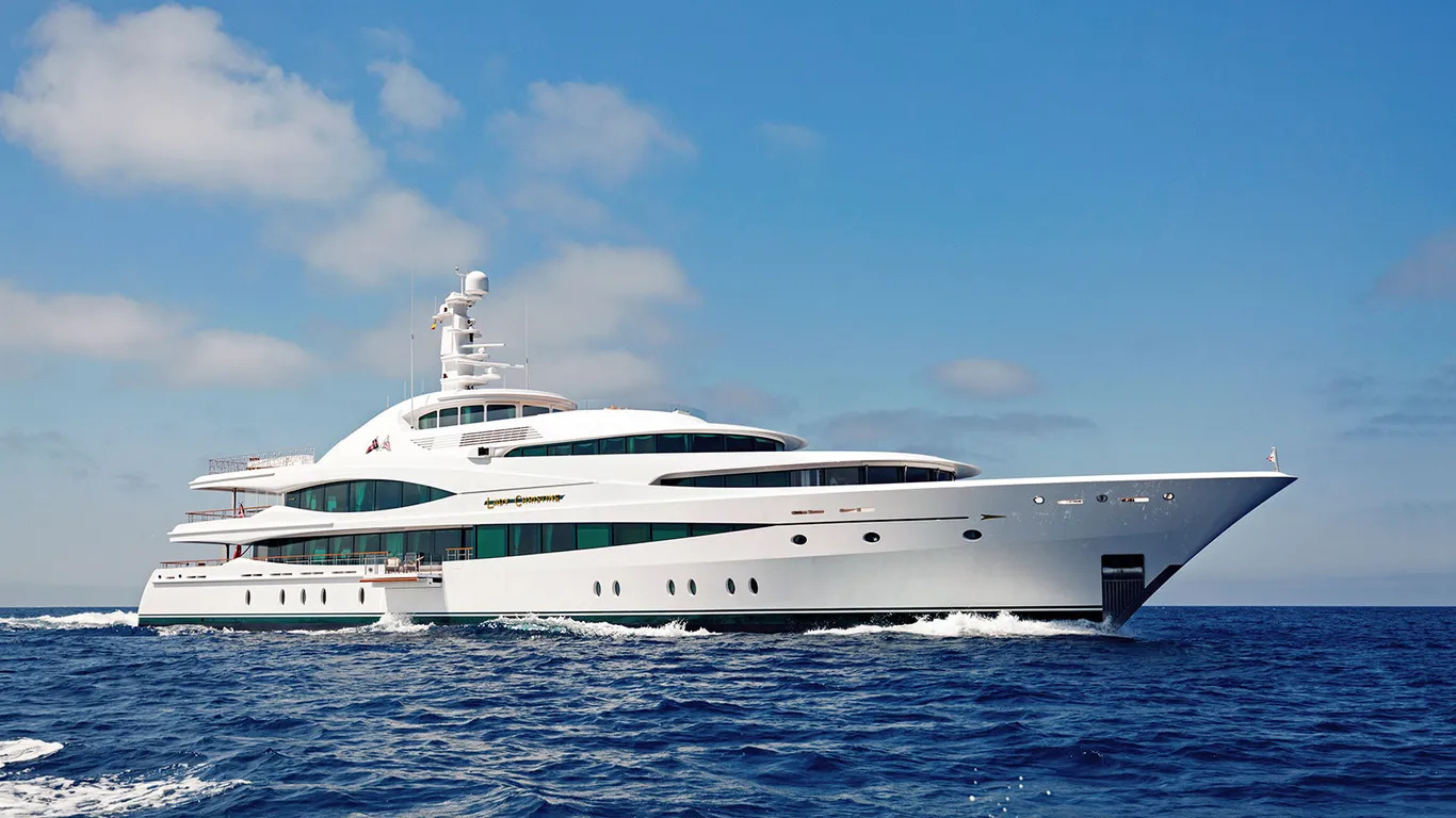 Lady Christine iate que atraiu olhares em Porto Seguro